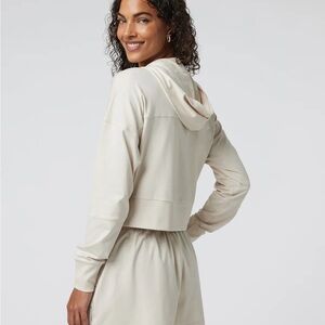 Vuori DreamKnit Halo Half Zip Cropped Hoodie